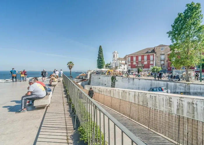 Alfama Lyfe - Historic In Fado District *